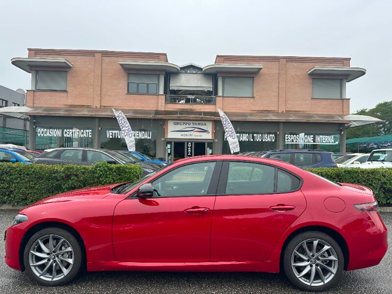 ALFA ROMEO Giulia (2016)