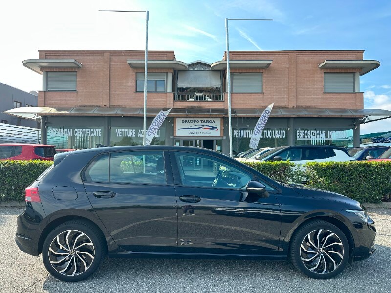 VOLKSWAGEN Golf 8ª serie